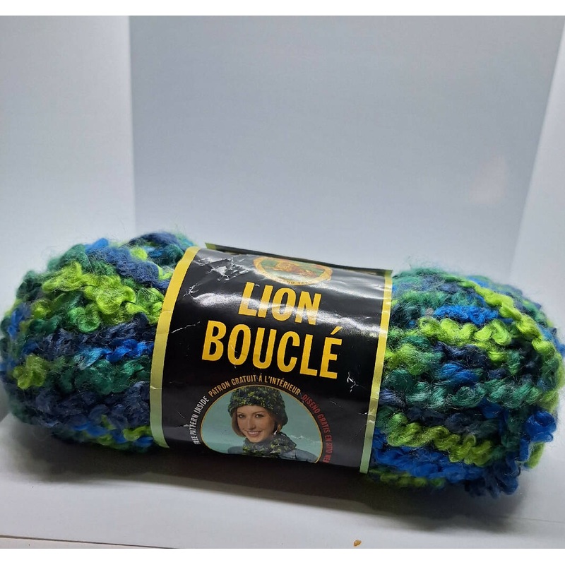 Lion boucle yarn