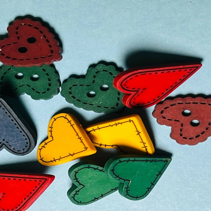 Novelty buttons - Wood hearts - assorted sizes/colors