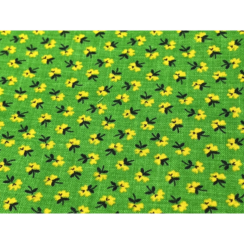 Vintage Floral Fabric Remnant Scraps Bundle #25L-022