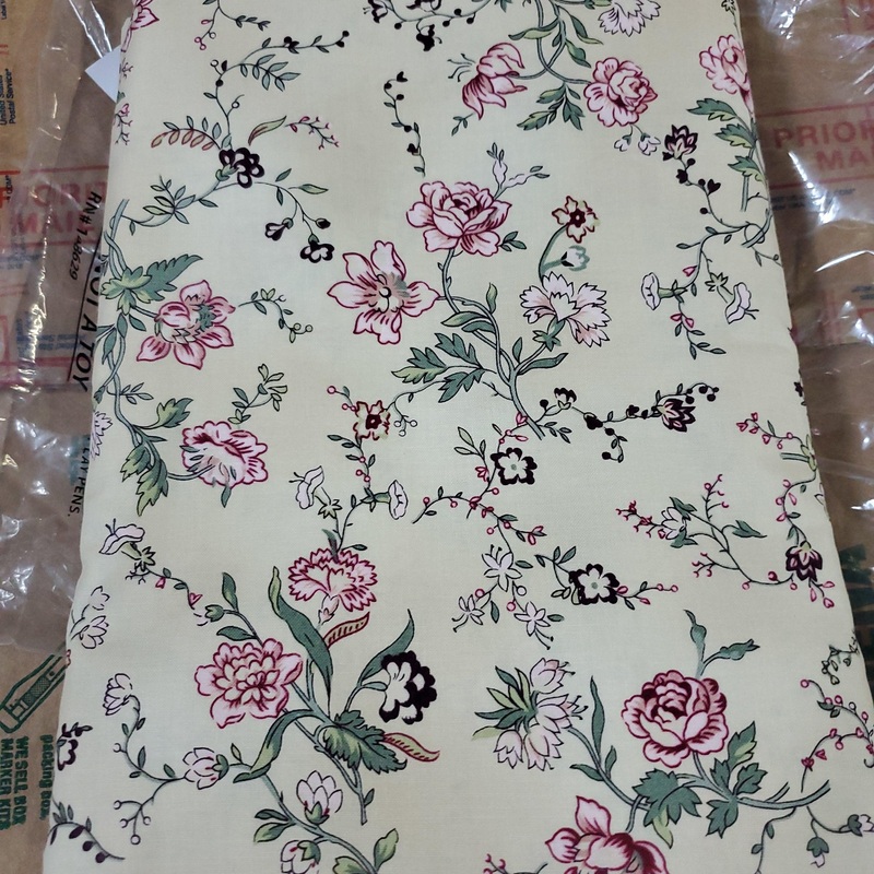 Cour de Fleur Medium Floral Cream