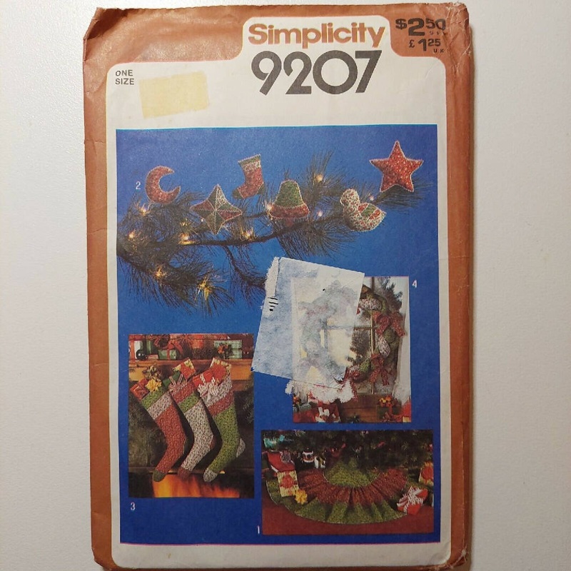 Simplicity 9207 Christmas Crafts Braided Wreath, Stockings Tree Skirt, Ornaments