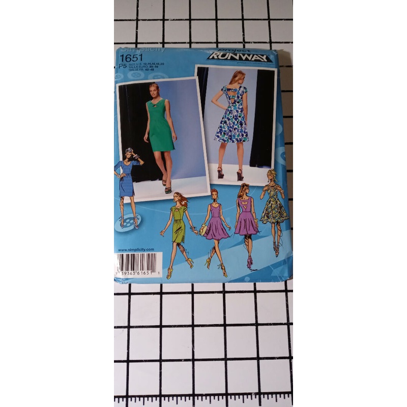Simplicity 1651