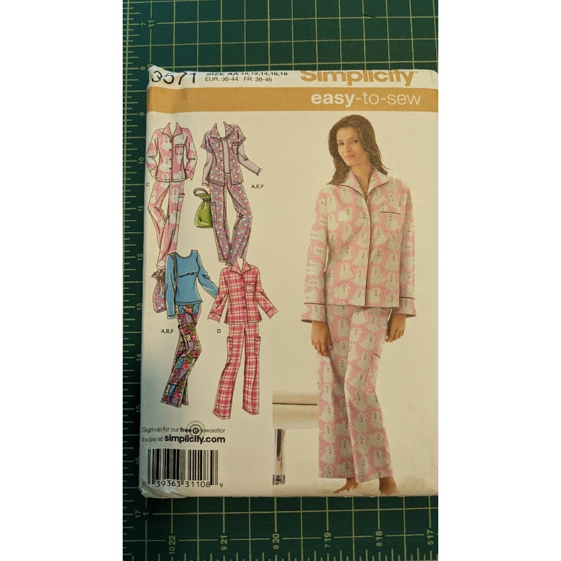 Simplicity 3571 Easy-to-Sew Women's Pajamas, Pajama Bag & Knit Top Pattern Sizes 10-18