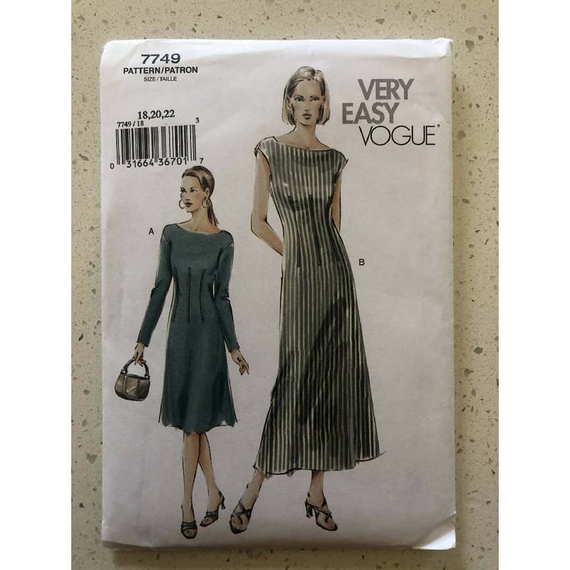 Vogue Pattern No. V7749 - Misses'/Misses' Petite Dress