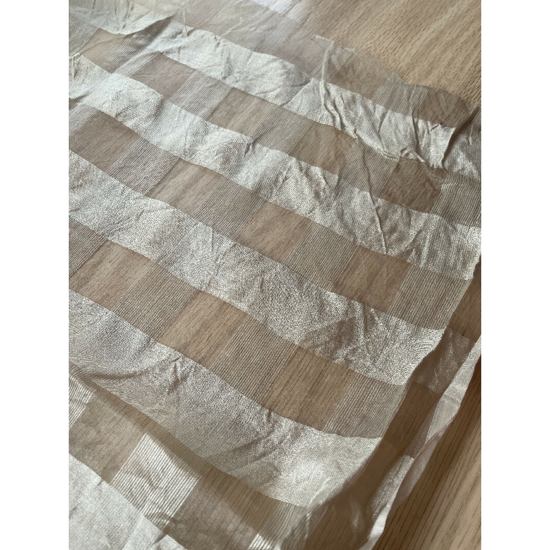 Silk, sheer, delicate checked fabric. Color: Caramel